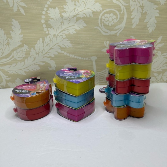 Trolls Dereamworks World Tour Tiny Dancers And Book - Picture 5 of 6